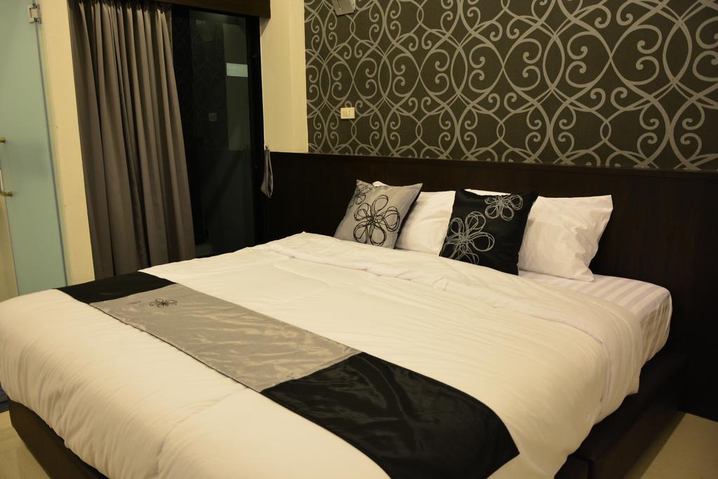 Adamaz House Hotel Bangkok Exterior photo